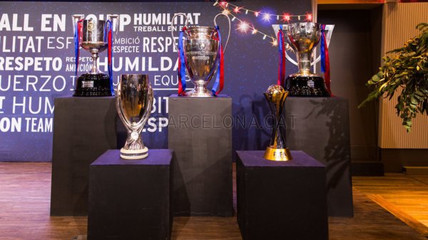 voetbalzonenl's tweet photo. De oogst van Barcelona in 2015! #wateenjaar https://t.co/NMb5JNge3d