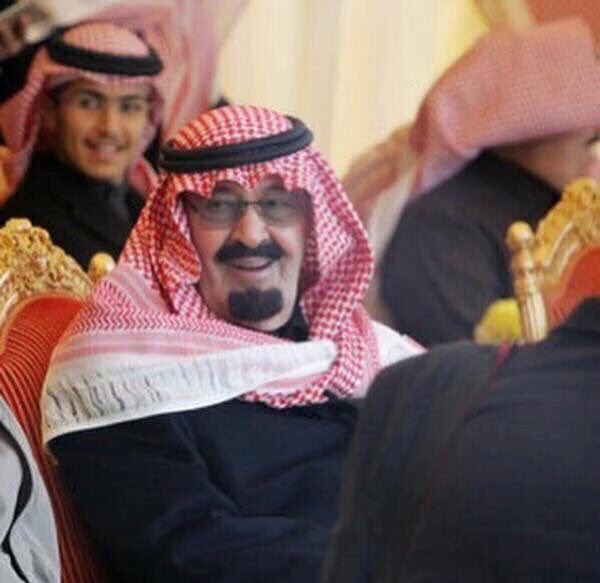 MAJEDALMALKI16's tweet photo. هناك أشخاص رحلوا عنا ..
لن نتنازل عن حبهم تماماً الا اذا استطاع شخص أن يكتب أسمائهم على الشمس بقطعة من الثلج .. !! https://t.co/uNUbt0MFgm