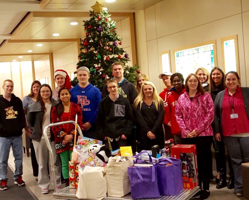 CleanTechECHS's tweet photo. Students deliver toy donations collected @HudsonValleyCC #TECSMART for children @AlbanyMed #ECHS #P21learning #BSCSD https://t.co/PQfVbUgRzH