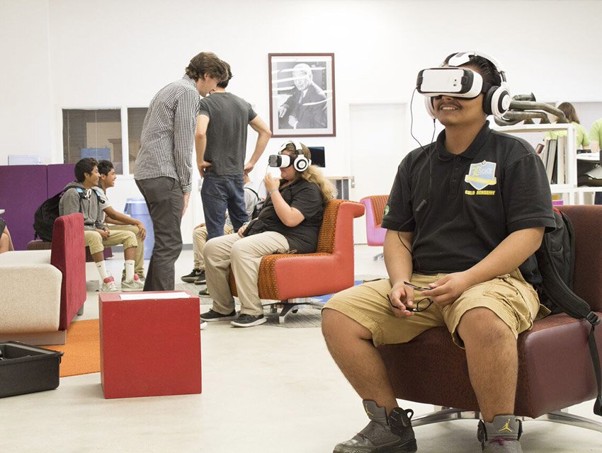 ExplorAVR's tweet image. Some L.A. High School Students Are Learning Physics on a #VirtualReality Race Track j.mp/1IlF8wE #VR