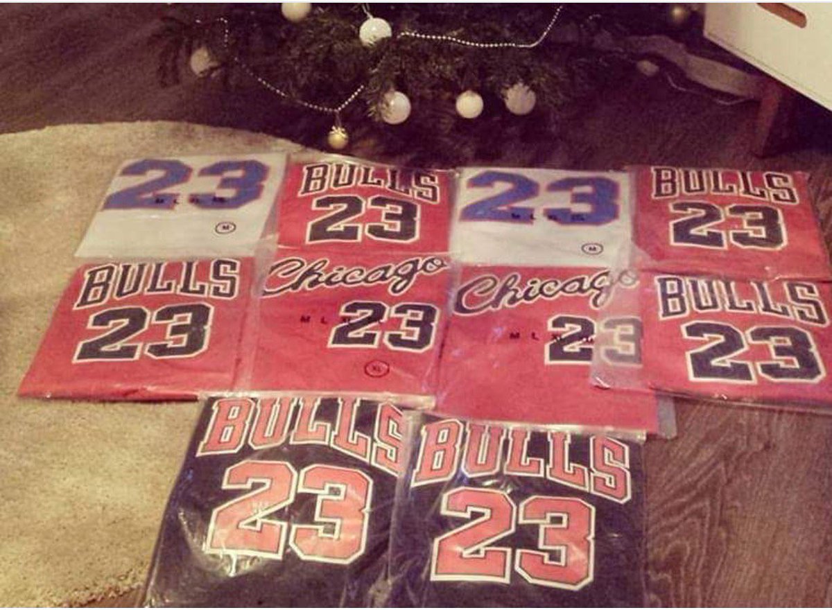 Marwin_Dee's tweet image. Jeu concours SPÉCIAL NOËL  à gagner un jersey Jordan

RT ce tweet follow moi et @_onlyclassic 

Tirage au sort 25/12