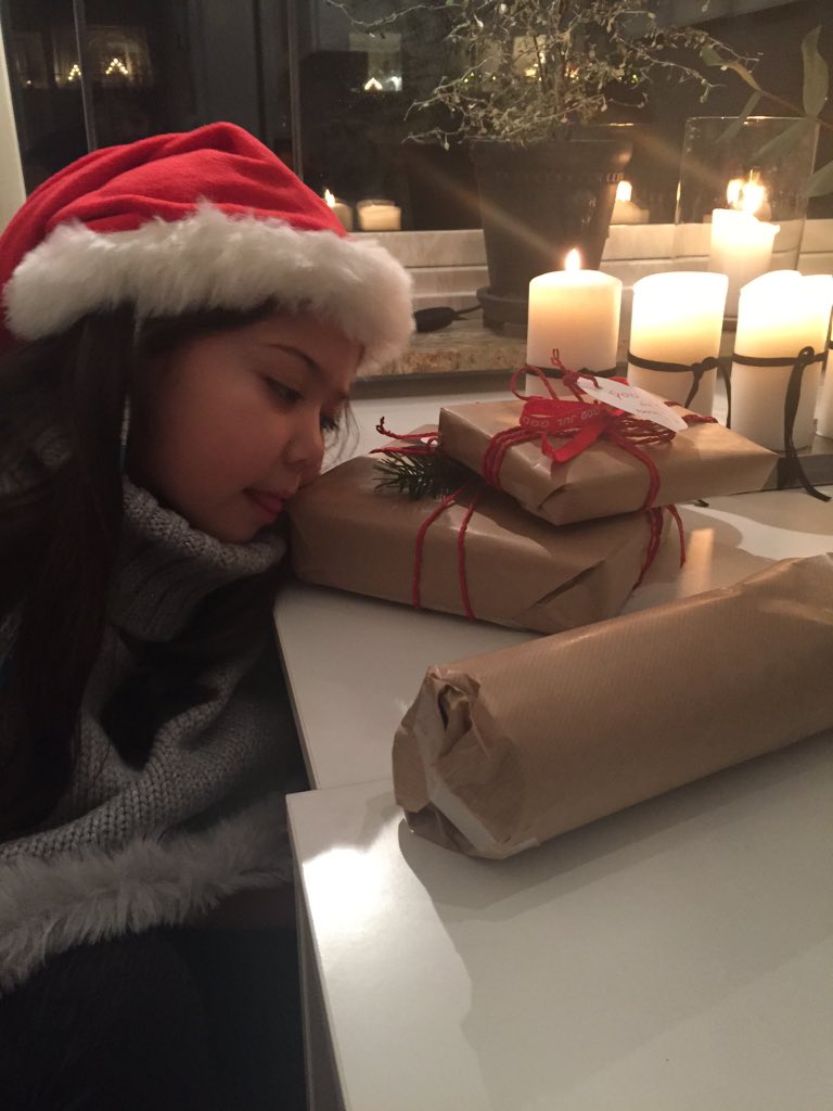 filippalindau's tweet photo. High on julklapparna👅 https://t.co/XL4ZYWYmzq