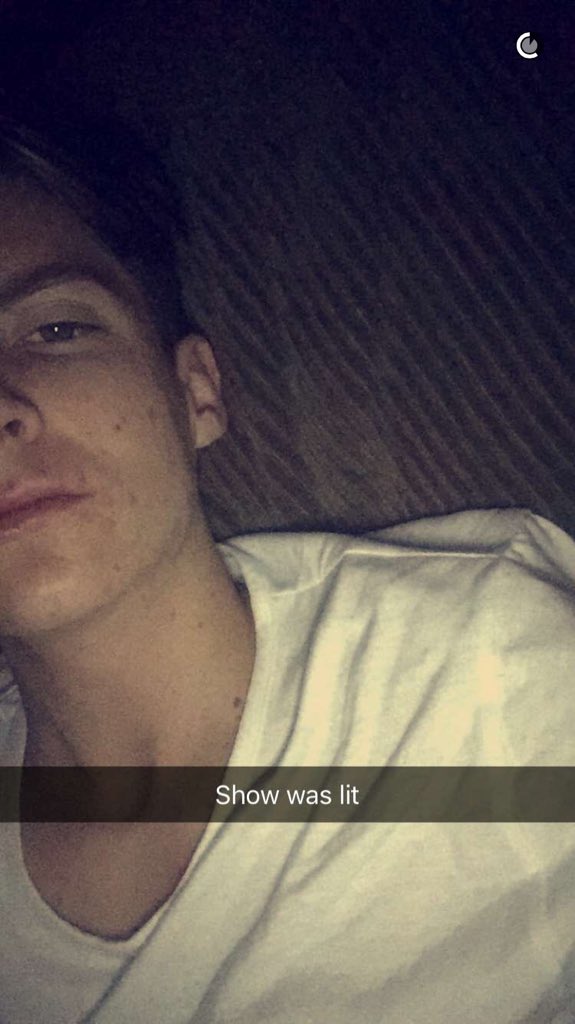 EXPLICITRUPP's tweet photo. fuck he's so hot https://t.co/x0vs8FbW1L