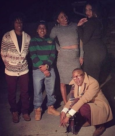 E_tlk_MON__24Y7's tweet photo. #MistaConcert before #XO #uposted @kfs_kikibadazz @__tunechilee @lala_posey @red_lexis & "$$$"
#YOsquadGOAL #REALLL https://t.co/UI36LyaVZ0
