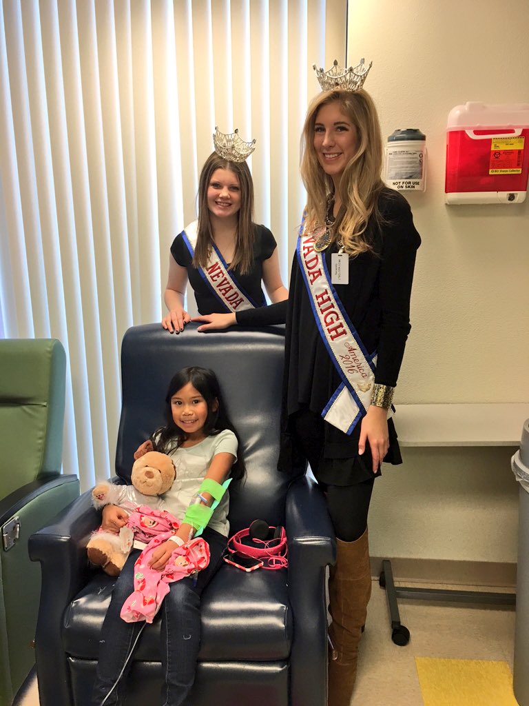 BeckySullivan2's tweet photo. Morning fun with #projectteddy @MHSA_Pageants @kenziesullivann #missnevadahighschoolamerica2016 https://t.co/gMquaCAPru