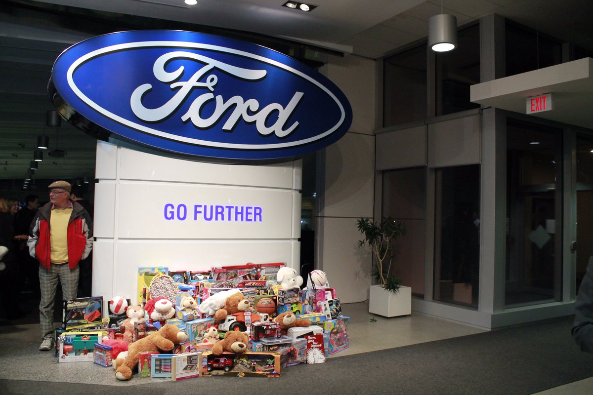Kennedy_Ford's tweet photo. A behind the scenes look at the live broadcast @FordCanada CHQ w. @CTVNews for #TM2015 https://t.co/yA463vGAx2 https://t.co/kKmSA9ODPX