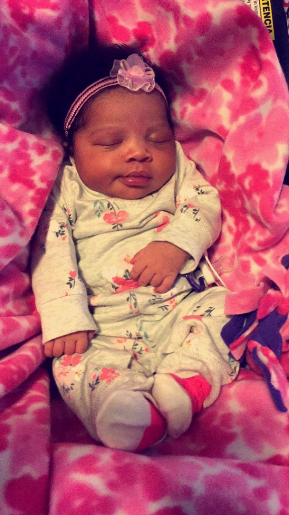 shecolddd's tweet image. When she smirk for her aunty😊 #LayLay