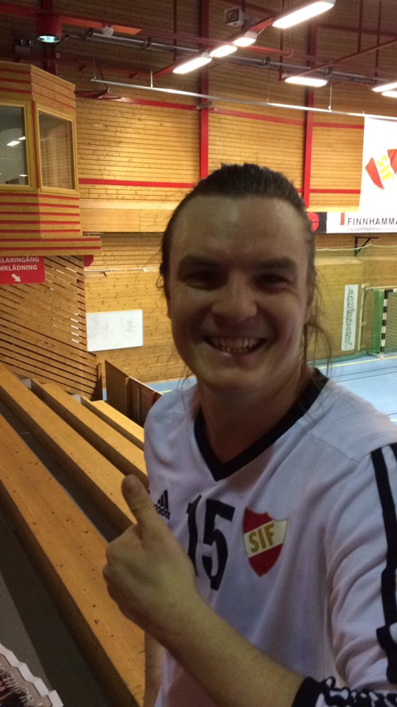 skanela's tweet photo. Rasmus Nilsson kvällens hjälte när han hänger in 31-30 i slutsekunden. #skånela #hjälte ❤️ https://t.co/BbznT0dzWC