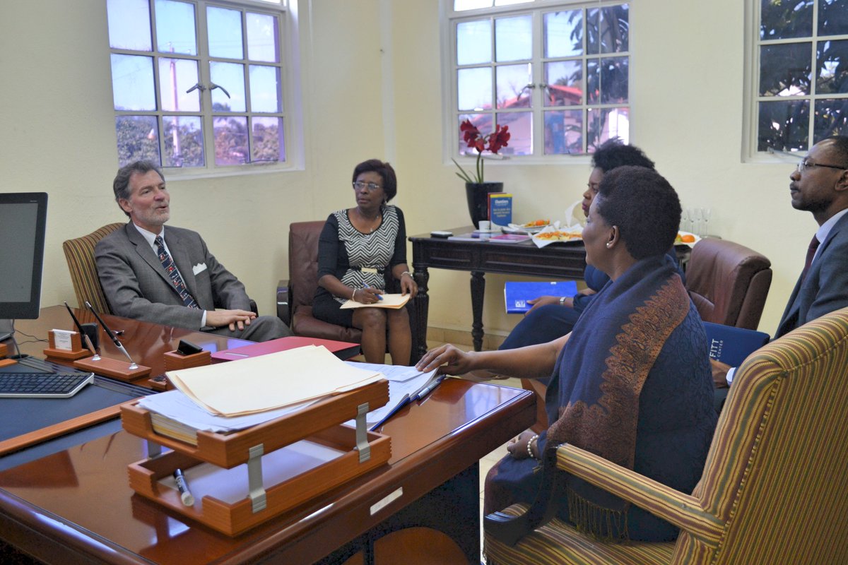 M.Peter F. Mulrean, l’Attachée culturelle de l’<a href="/USEmbassyHaiti/">U.S. Embassy Haiti</a>, La Ministre Hyacinthe et des membres son Cabinet.