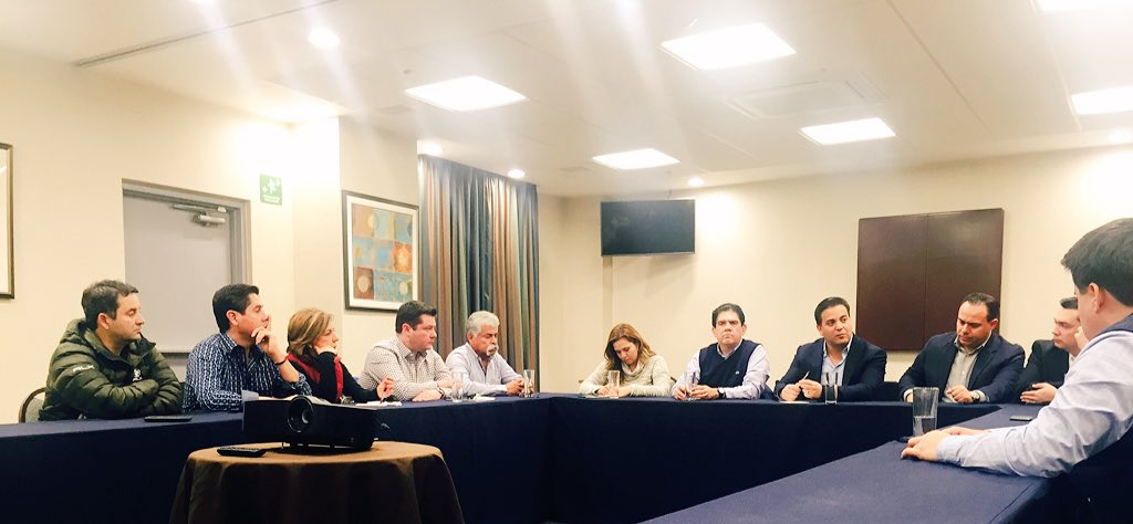 Damián Zepeda (@damianzepeda) on Twitter photo Me encuentro platicando con mis amigos y Diputados @gp_pansonora <a href="/AccionNacional/">Acción Nacional</a> #RegeneracionPAN Me encuentro platicando con mis amigos y Diputados @gp_pansonora <a href="/AccionNacional/">Acción Nacional</a> #RegeneracionPAN