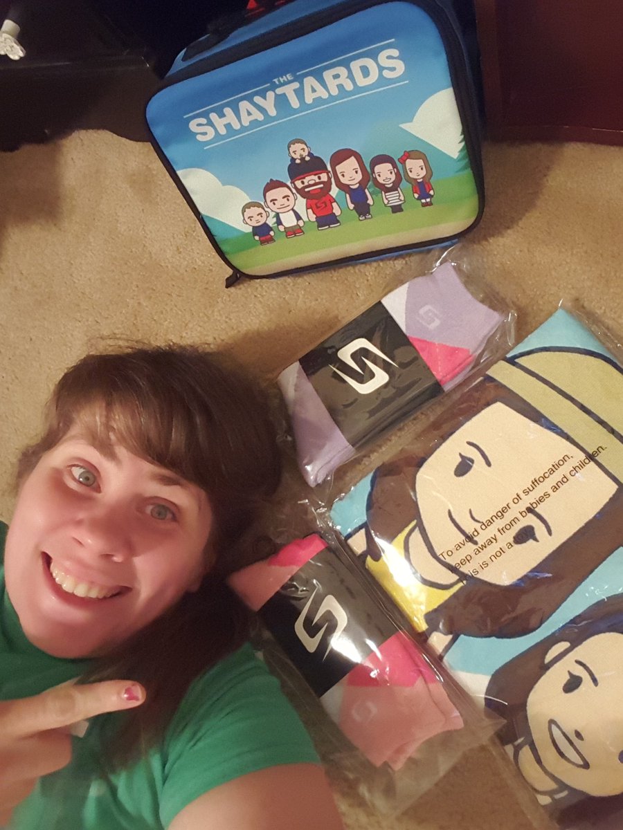 Hollysarah's tweet photo. @shaycarl @katilette #shaytards I got a package todayyyyyy!!! Love it! #socksgonnabeon #worklunchbox #beachtime https://t.co/qk8VF5HbxG