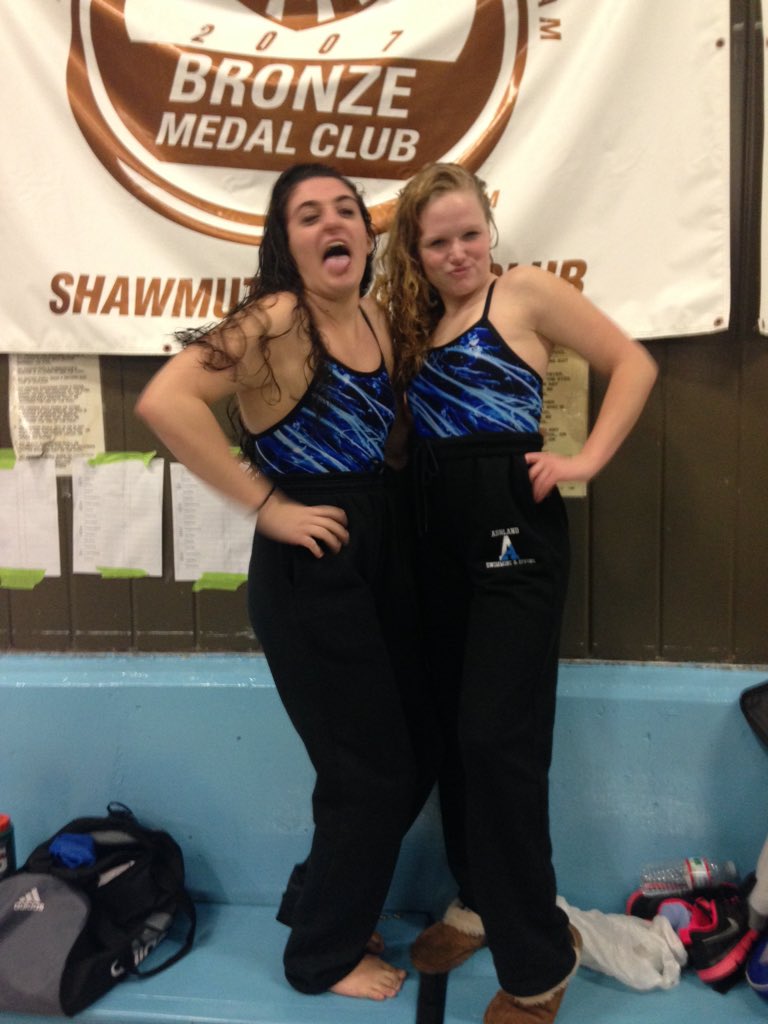Jackiee_b17's tweet photo. Happy birthday @l_mang22 thanks for putting up with me, hope your day was fab🎉🏊🏼💞 #competitiveyoga https://t.co/gkCUIcJx0T