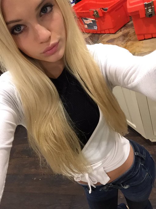 Selfies on Set hmmm let's goo ? https://t.co/q98xNpHOhW