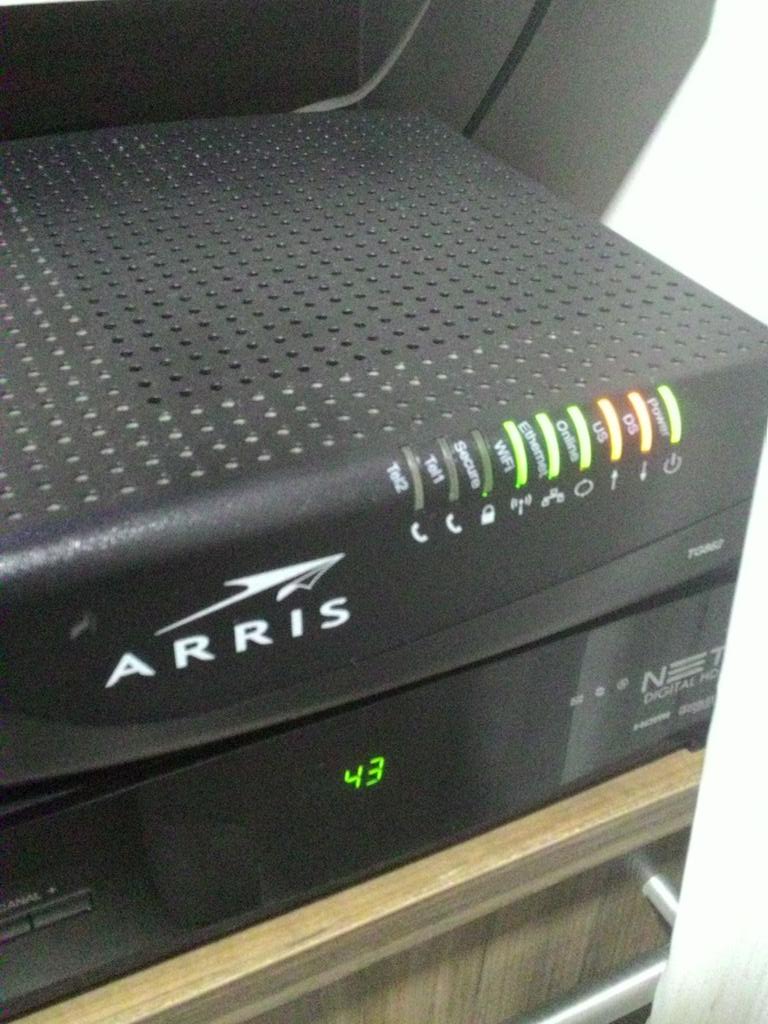 philosopho's tweet image. Sem internet, pra variar. Refém dessa empresa. @NETatende @NEToficial #netlixo #só3Gsalva