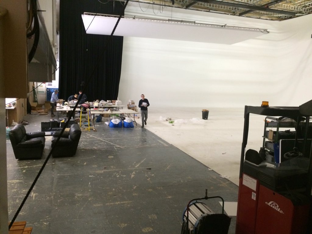 mrstudiosltd's tweet photo. Last shoot of 2015 closing down, Merry Christmas &amp; a happy new year everyone! #myworkisdone #forthisyear https://t.co/M8ZyTSDxBL