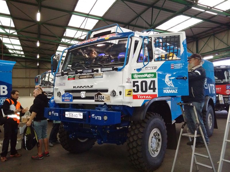 EspirituDakar's tweet photo. #DAKAR2016
#LeHavre @dakar

#Karginov-#Mokeev-#Leonov
#KAMAZ @KAMAZmasterTEAM 

Koscinski
Dragon https://t.co/HpkiIVIEwP
