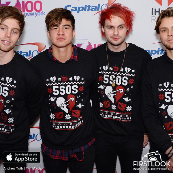 FirstLook5SOS's tweet image. 5 Seconds of Holiday Timeline Blessings  getfirstlook.com/card/UE2RTZ/ne…