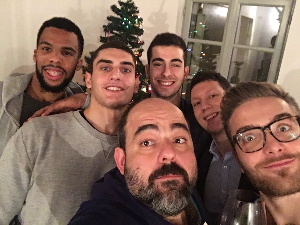 LazzeroniPaolo's tweet photo. Cena degli auguri con @AlexRanuzzi @LolloBuca21 @Cacach15 @J_Udom @JacopoMulinacci @MensSana1871 https://t.co/RoPLY2JnV1