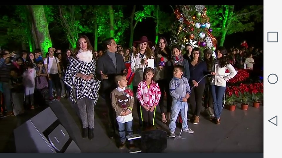 FCSoloEllas4's tweet photo. Esta navidad #ElTreceContigo @AztecaTrece @anettemicheltv @Javier_Alatorre @taniarin @MariaAMolinaB @AlexisOrozcoOF https://t.co/LcpIr1cHdL