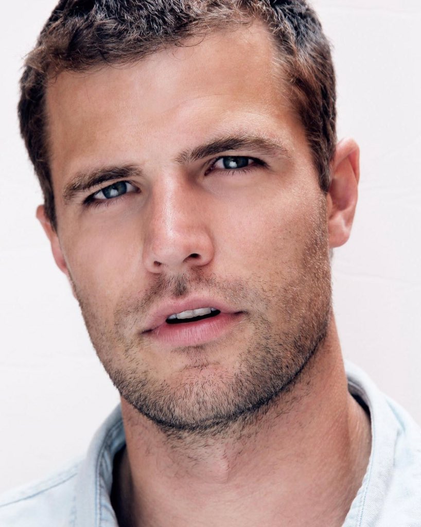 PLLintheUK's tweet image. Meet Hanna's new fiancé 😉 very easy on the eyes 😍