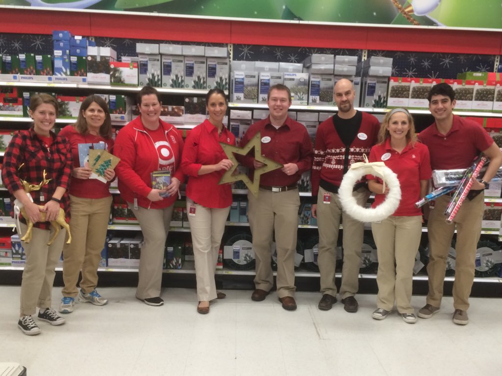MNsports16's tweet photo. Its great to help in a big way at T-5 Bloomington! #HQGivesBack @robospack @ButrynMatt @rdeano8 https://t.co/m90oGQ6lw2