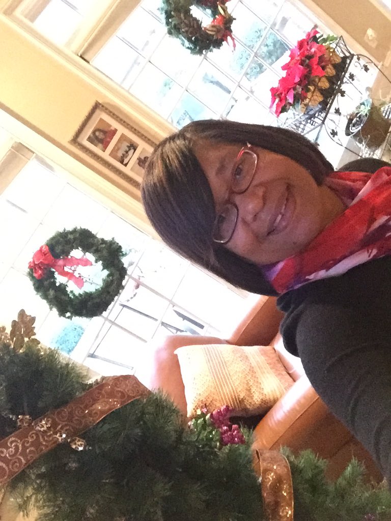 stillshoutin's tweet photo. Headed to @1700WEUP  for HealthTalk! Don't tell @DavidTPerson I come bearing gifts! 😎🎄🎁 Healthy Holidays to YOU!! ❤️ https://t.co/31XiHxpe0q
