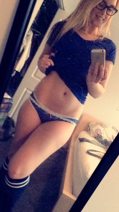 On MFC! It's quiet in here! Come say hi :) https://t.co/YTeljKbmk2 #dirtymirrorselfie https://t.co/5<a href="/tag/dirtymirrorselfie"class="tags"><span>#dirtymirrorselfie</span></a>
