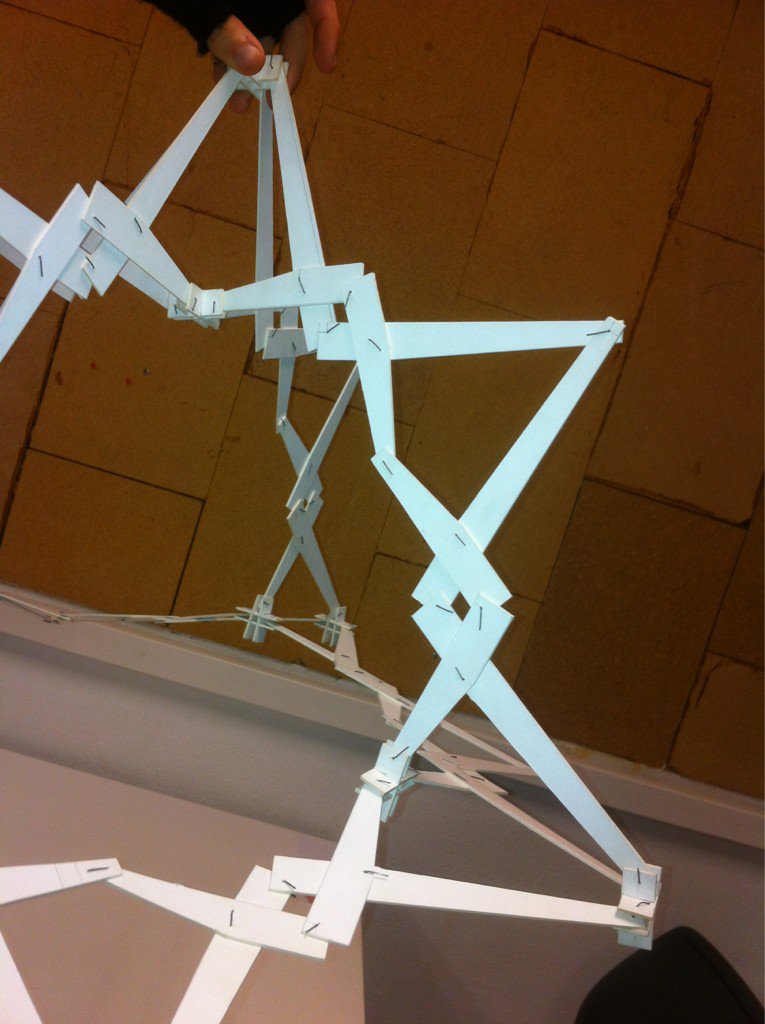osfa_11's tweet photo. Estudiando estructuras desplegables #aspasQuebradas Jesús Gonzalez &amp;team #htca04 @ETSASevilla @fablabsevilla https://t.co/rVqtL347Ml