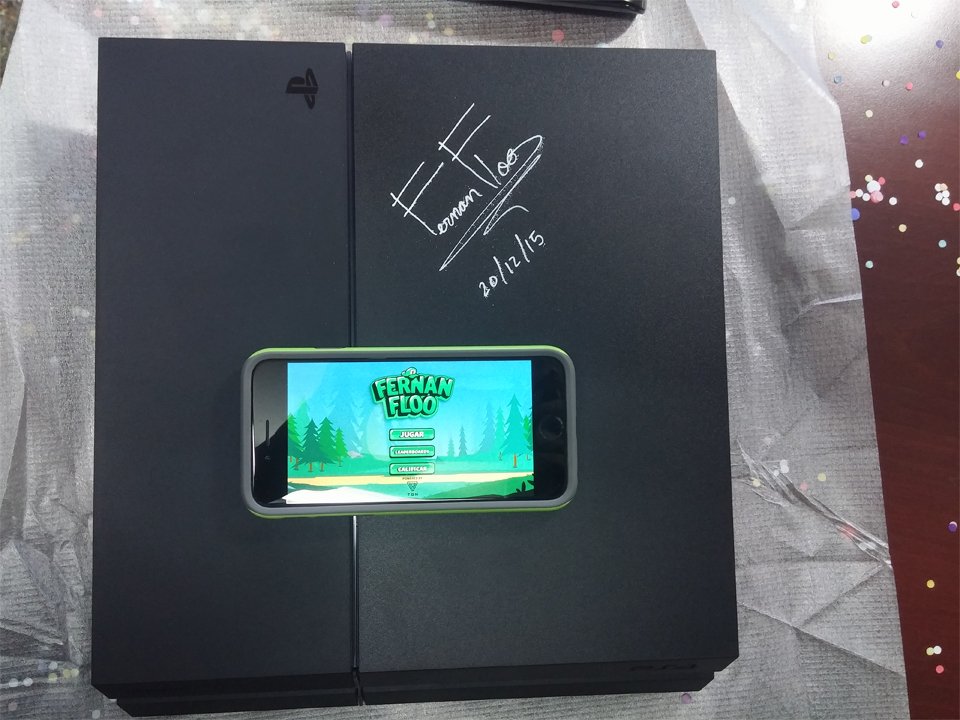 Fernanfloo's tweet photo. La ultima foto que le saque al play 4 antes de guardarlo de regreso en su cajita =) https://t.co/cvY7ilx3lf