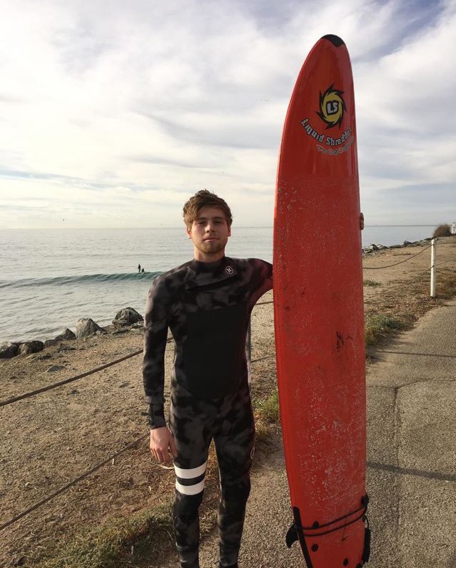 fckingaxel's tweet photo. Honolulu has some gnarly waves dude 🏄🏼 SHA ! https://t.co/SjS0dQMXZH