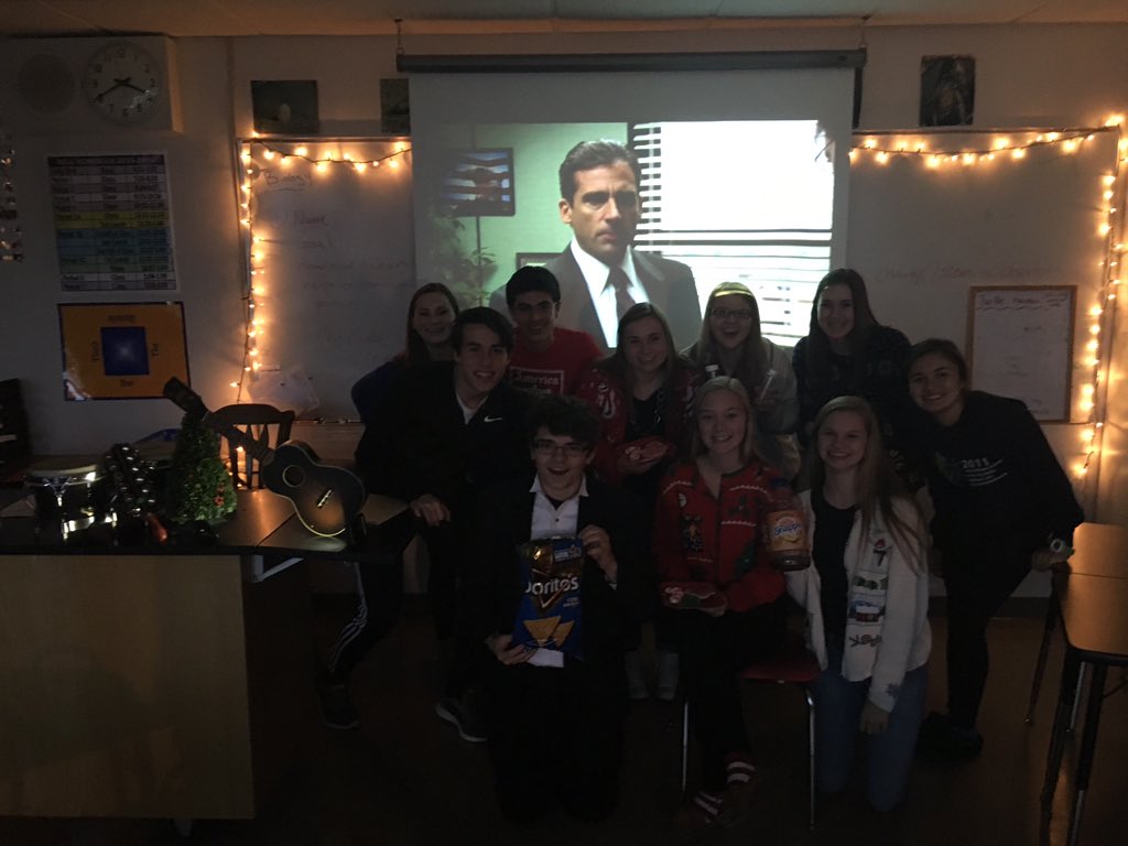 mhs_ukulele's tweet photo. Uke holiday party ft. our founder Michael Scott https://t.co/SBcZpMUap8