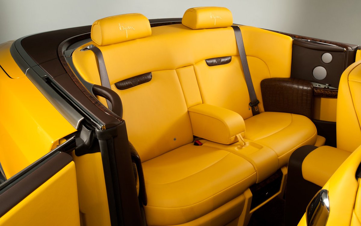 Rolls__Royce's tweet photo. What a nice colour https://t.co/RPyziRfVDw
