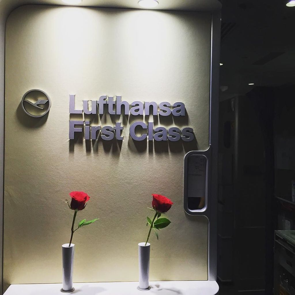 DeltaBravo33's tweet photo. Instagram : by capt.pandaaa - #firstclass #lufthansafirstclass #lufthansa #boeing747 #avgeek #staralliance #starall… https://t.co/dhQ6CosEtJ