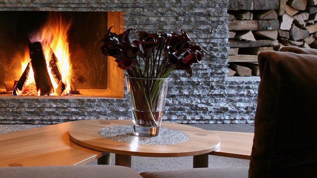 pillowandpepper's tweet photo. Chic hideaway which easily brings you into Christmas mood 🎄📍#Theomnia #Zermatt #traveltips #TravelInspiration https://t.co/OXxjlfq0QC