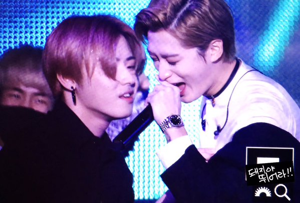 Eilyn_Chan's tweet photo. no puedo me quedo sin aire cada vez que veo esto #KeepCalmAndLoveHyo #uhyo #jaekwon https://t.co/d5Yg3nbBno