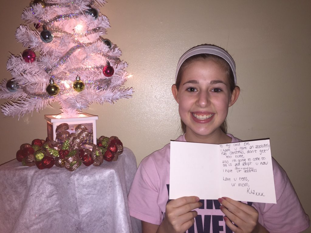 othjohnsonn's tweet photo. I GOT KIA'S CARD AND IT MADE ME TEAR UP https://t.co/IUZRtf6H2y
