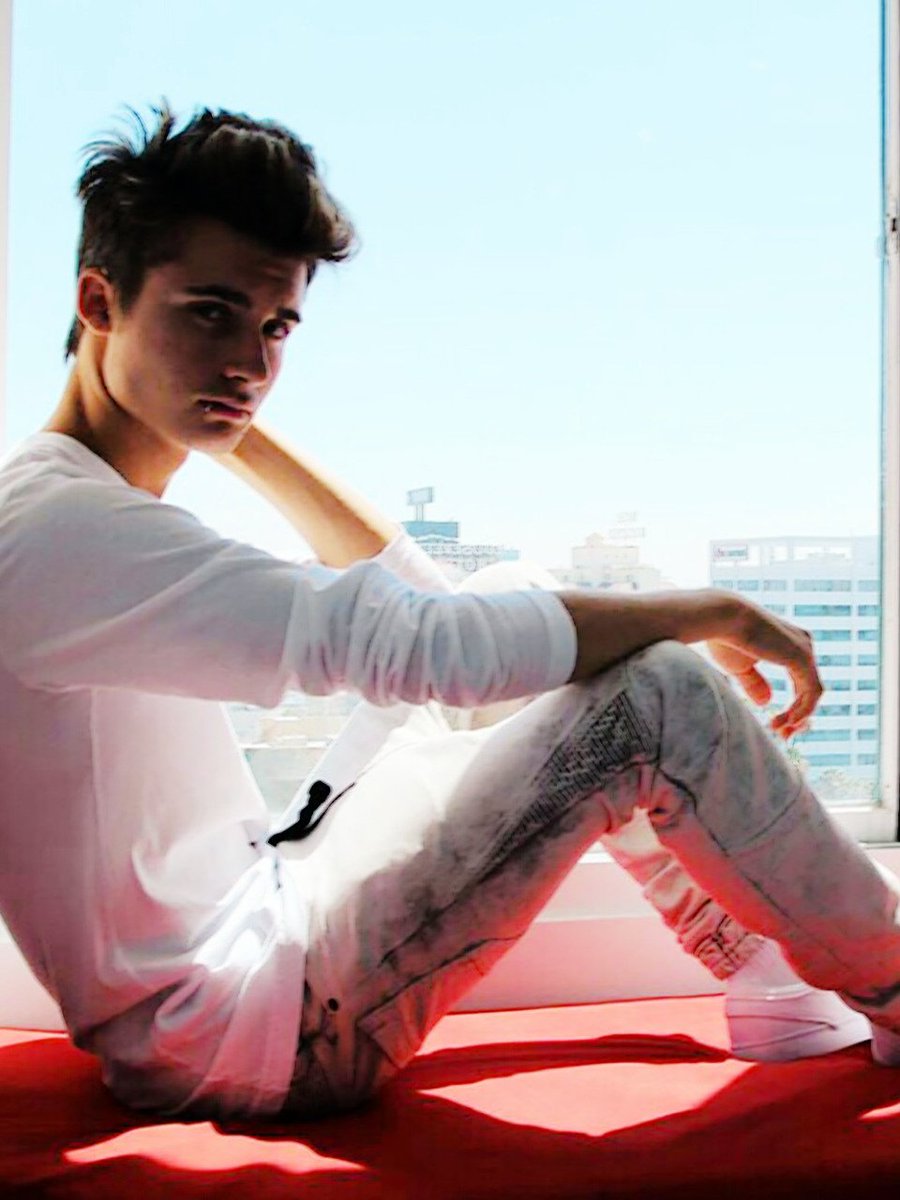 OlympianLegacy's tweet image. Son of Jupiter ; Child of Rome —