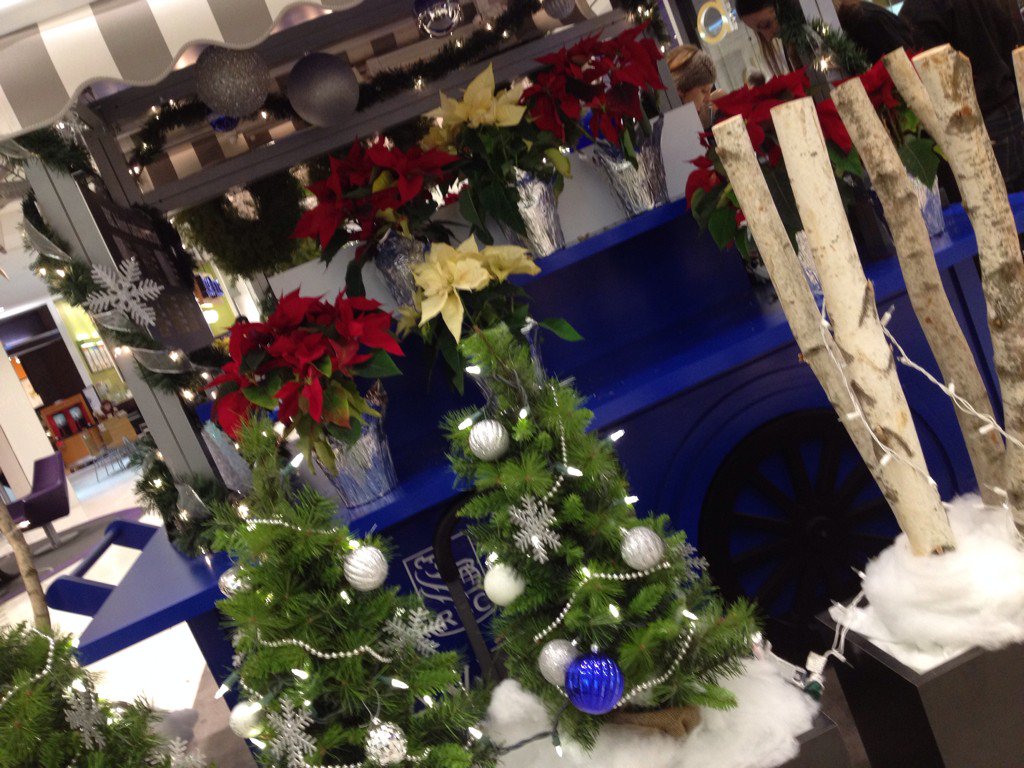 nopixelpushing's tweet photo. Thanks for the goodies @RBC_Canada #AvionVIP #Avion @StLaurentCentre #HolidayShopping https://t.co/IVroK0CoF2