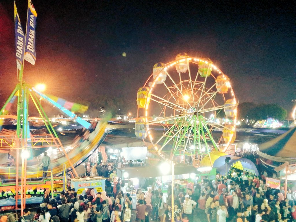 Jogja24Jam's tweet image. hanya bagian kecil dari pesta rakyat, Sekaten 2015,rutinitas tiap tahun, namun kenangan indah yang ada. - @ardian_mp