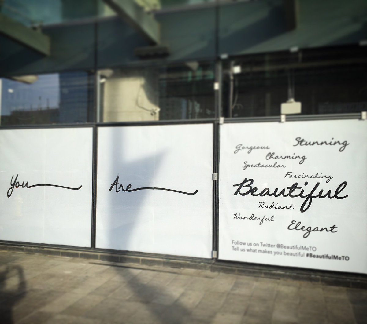 BeautifulmeTO's tweet photo. Warm thoughts &amp; best wishes for a wonderful holiday season Toronto! #BeautifulMeTO #3DaystoChristmas #YouRBeautiful https://t.co/VaMWrMouI4
