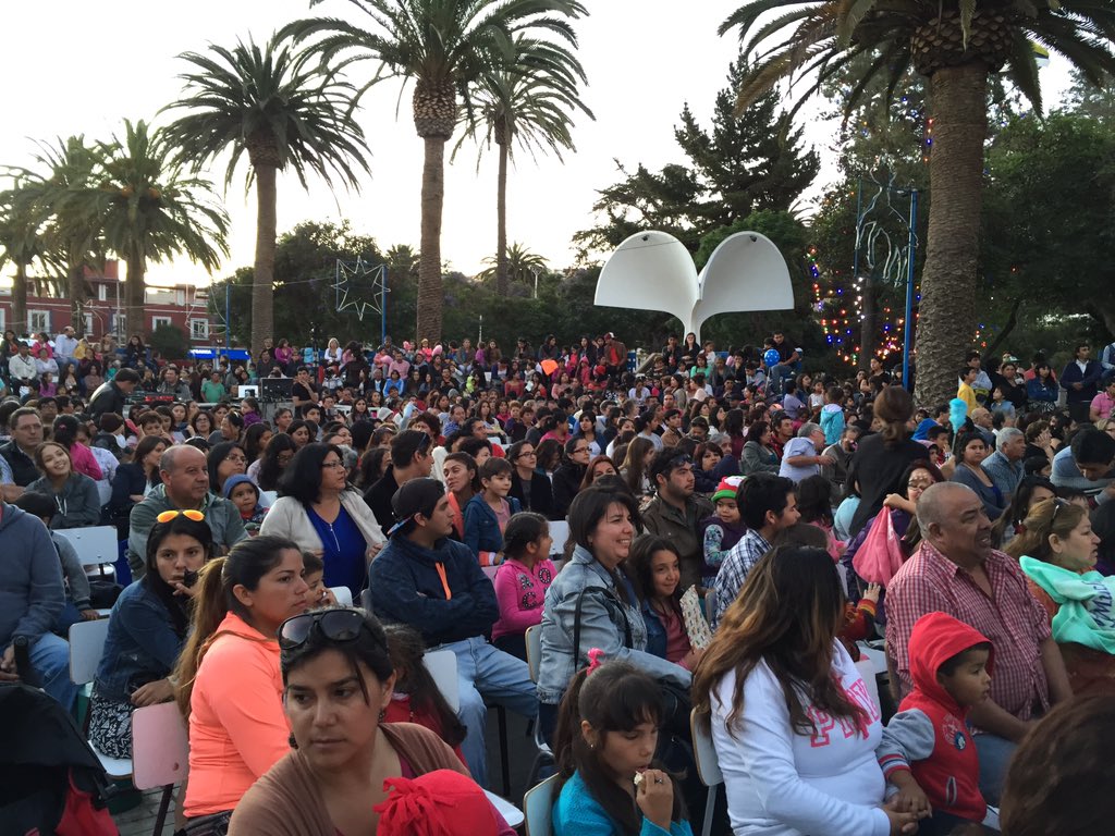 Nuestro público de #Ovalle reunido para disfrutar concierto de Navidad a cargo de la @SinfonicaULS <a href="/ErnestoOttoneR/">Ernesto Ottone R.</a>