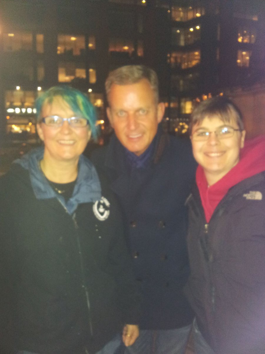 Thank you to <a href="/jeremykyletv/">Jeremy Kyle</a> for popping out tonight on to the streets to see us. #Homeless #Manchester
