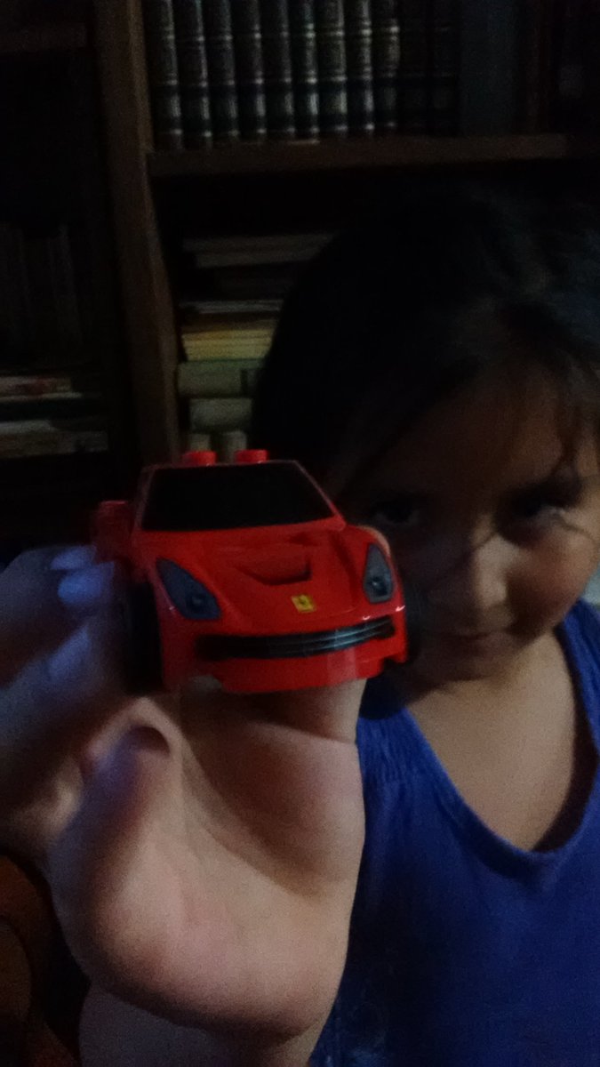 butchet's tweet photo. La Emilita con su favorito de #321ARMALOS https://t.co/f3a4XhZyj3