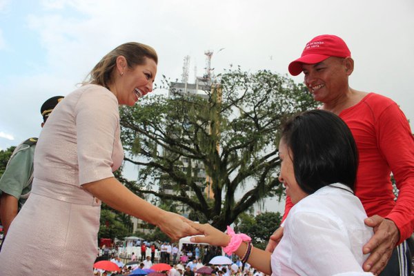 MiRegionMeta's tweet photo. Hoy se posesionó Marcela Amaya como gobernadora del Meta. Es la primera mujer en ocupar este cargo por voto popular. https://t.co/C5ztmkJdYM