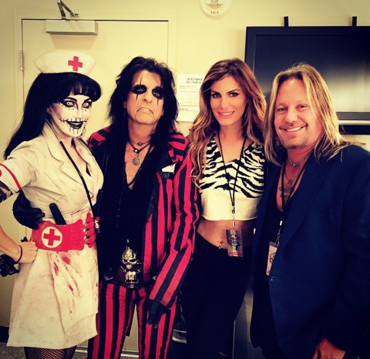thevinceneil tweet picture