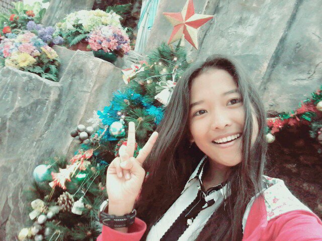 Dilla_martina15's tweet photo. #MerryChristmas #me #banyuwangi #goamaria 🎄🎉 https://t.co/CxaKb5NJ09