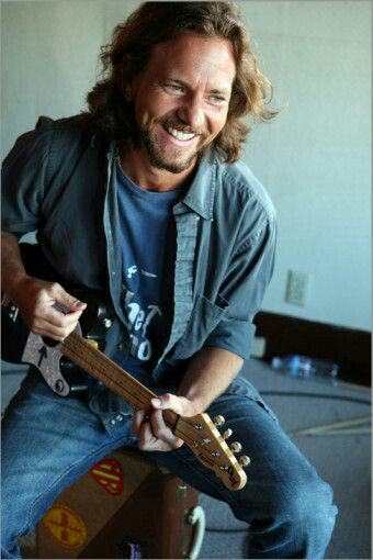 HAPPY BIRTHDAY EDDIE VEDDER, LOVE YOU !!  <3333 