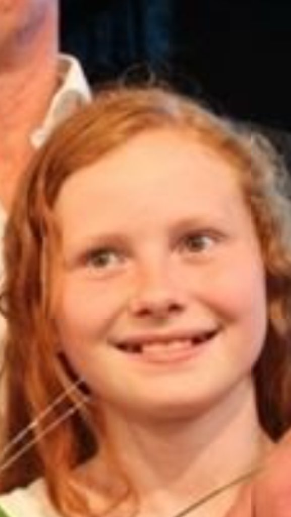 Þarna stóð ég við hliðiná systur minni sem var nýkrýnd ungfrú ísland:)