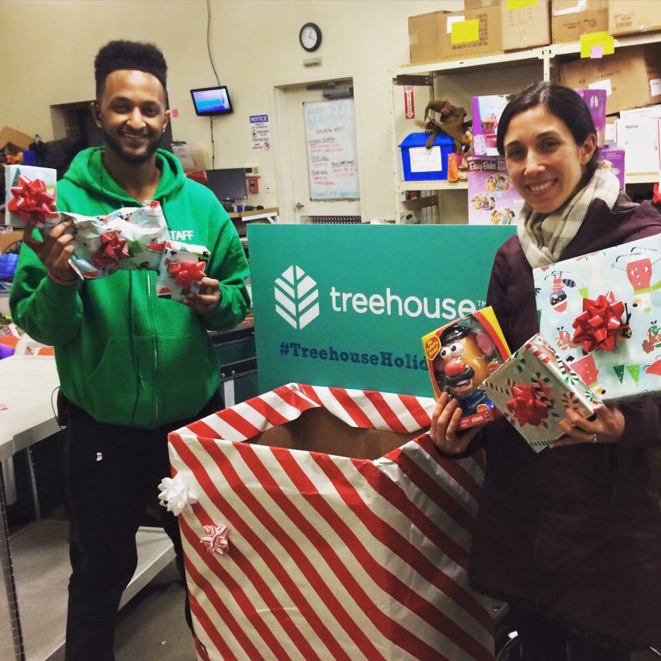 FSSeattle's tweet image. Big thanks to everyone who brought toys to @GoldfinchTavern for children in foster care @TreehouseTweets! #FSValues