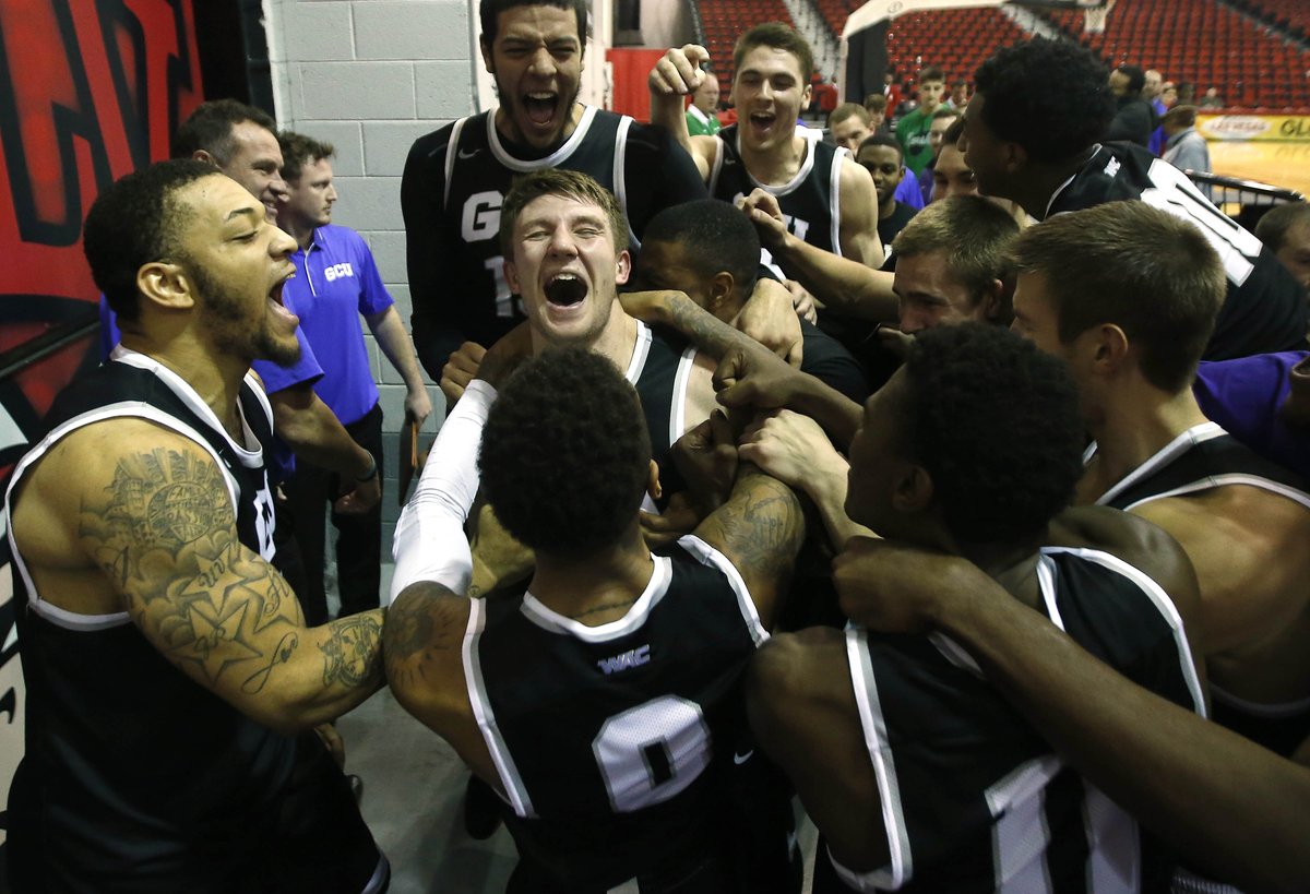 therealdpw's tweet image. @GCU_Hoops celebrate their 85-81 win over Marshall to win the
Global Sports Classic. @gcu  @GCU_Lopes @GCUHavocs